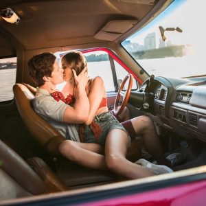 車上進行性行為的技巧：如何在安全、舒適、且充滿激情的情況下進行